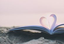 Trei autori alternativi de fictiune romantica care vor incinge orice excursie pe plaja