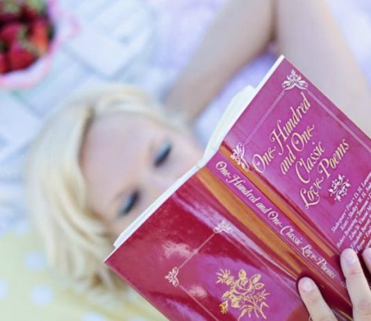 35 de carti romantice pe care orice iubitor de fantezie trebuie sa le citeasca