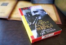 Rezumat: Stapanului Inelelor I: Fratia inelului de John Ronald Reuel Tolkien