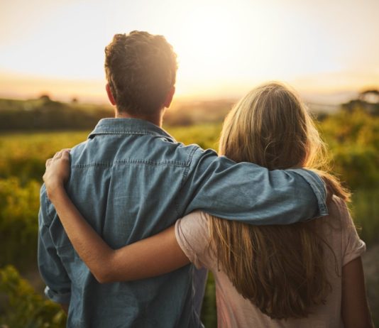 Evadati cu aceste carti romantice care va vor inspira sa calatoriti